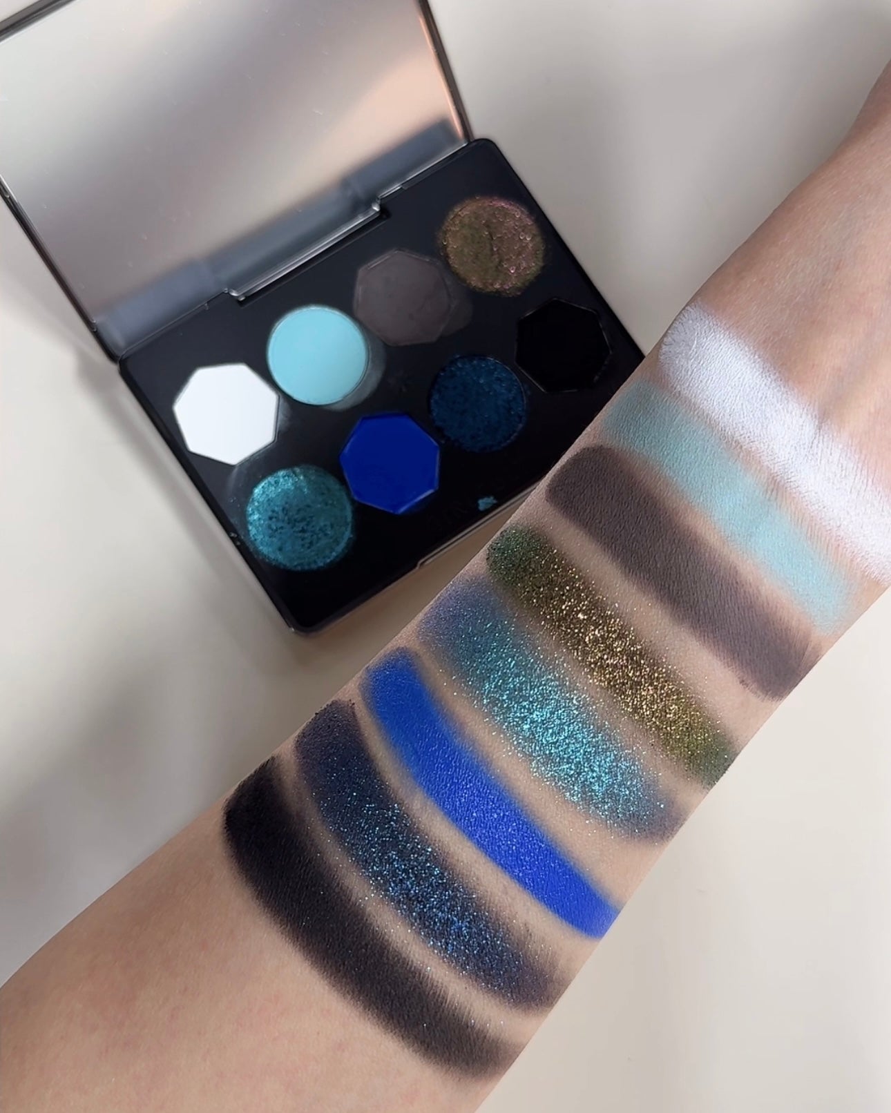 GirlCult - 8 Colors Eyeshadow Palette Miaowu 8g