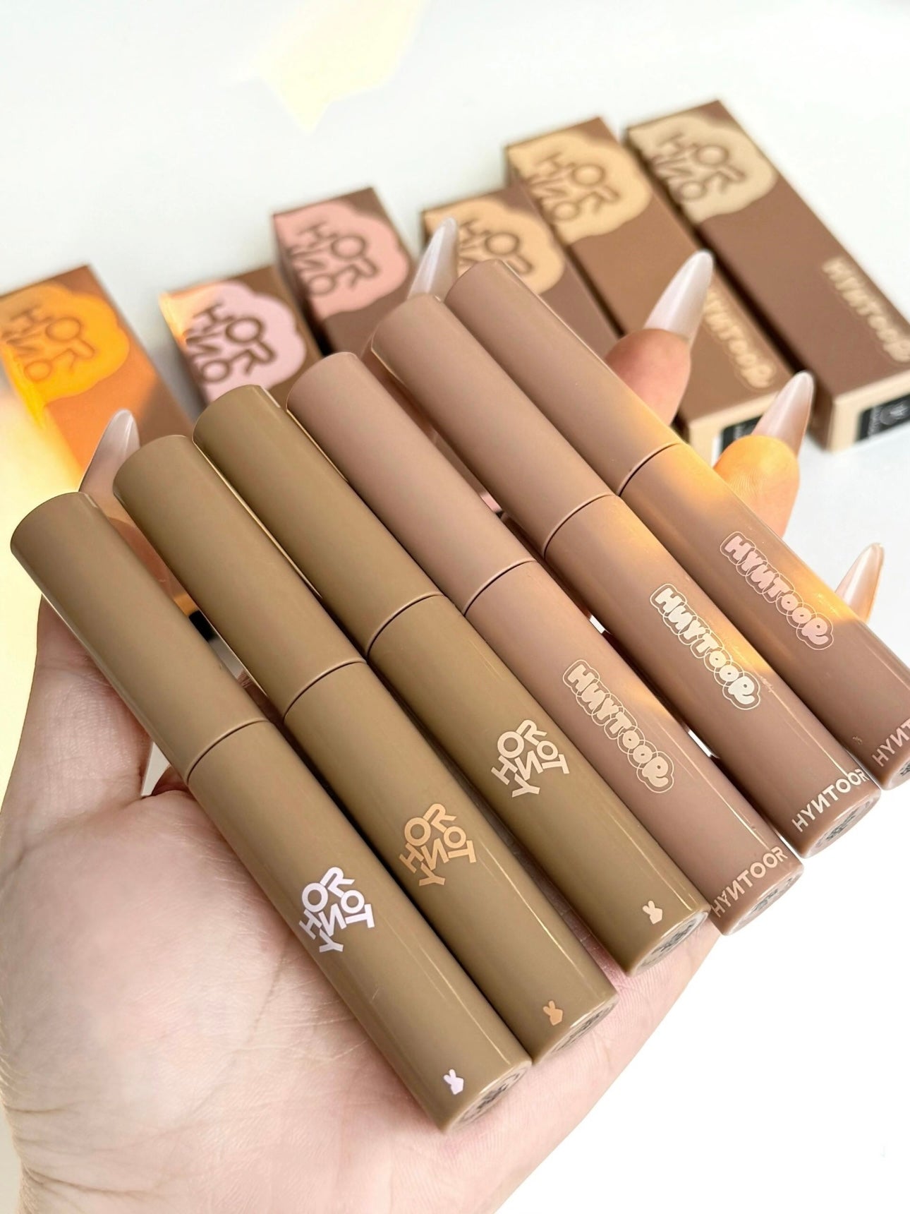 HYNTOOR 黑兔眉毛遮瑕膏 3.5g