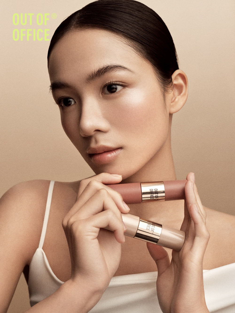 OUT OF OFFICE Lumeglow 多用途液体腮红/荧光笔 7g