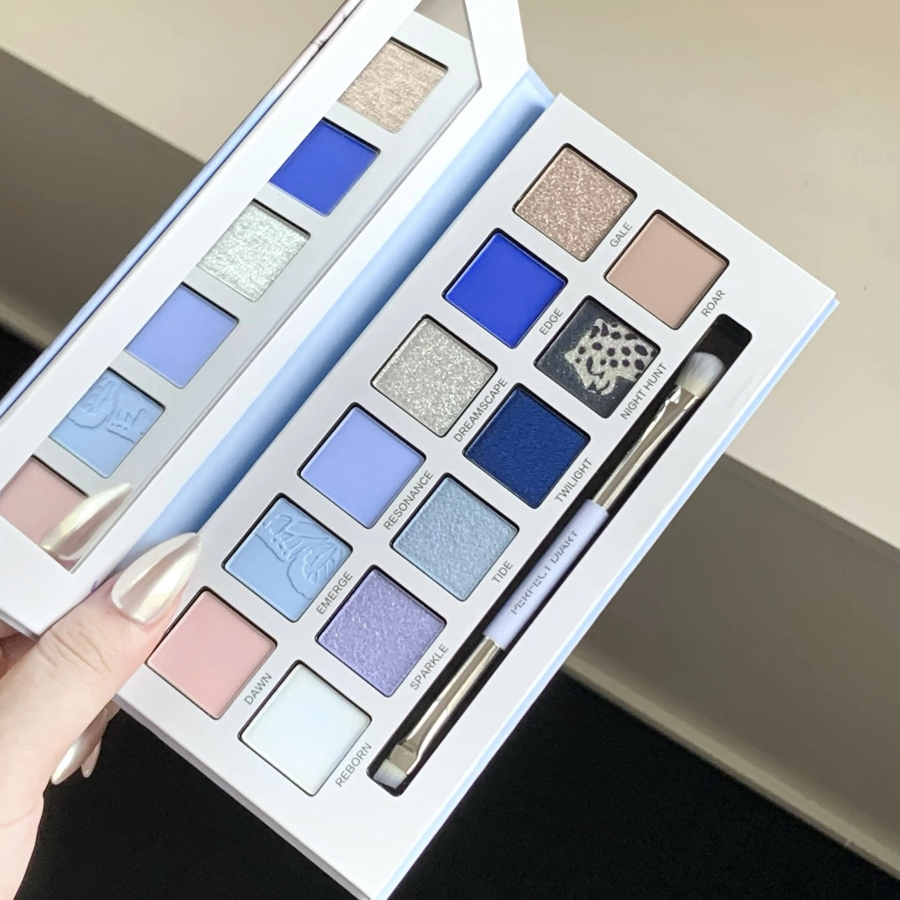 Perfect Diary Explorer Eyeshadow 21 Butterfly and Snow Leopard Perfect Diary Explorer Eyeshadow 21 Butterfly and Snow Leopard