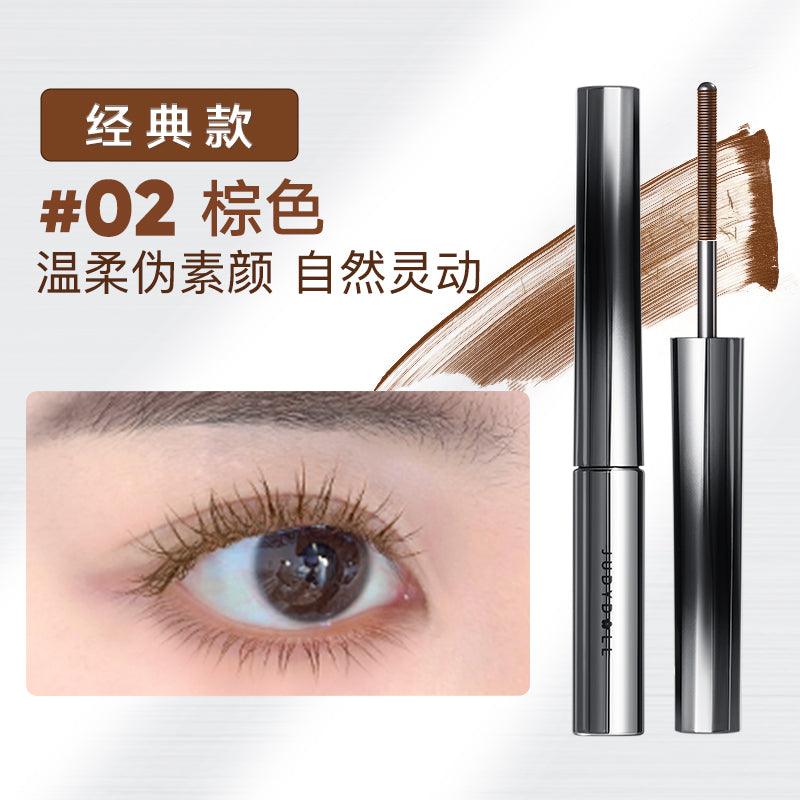 Let's doll up with Judydoll Iron Strong Mascara! I'm using #01 Black a