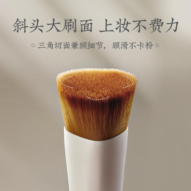 Rownyeon Foundation Brush YM233 RY016 - Chic Decent